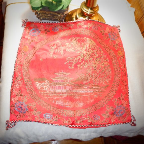 An Amazing Vacation Treasure from JAPAN ~~~ PILLOWCASE ~~~ - Picture 1 of 2